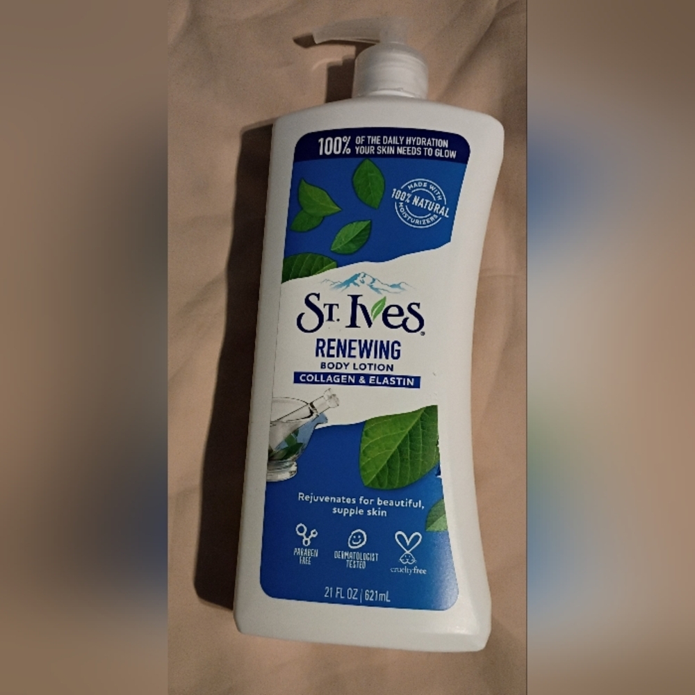 New & Unused St. Ives Collagen & Elastin Renewing Body Lotion , 21 Fl Oz